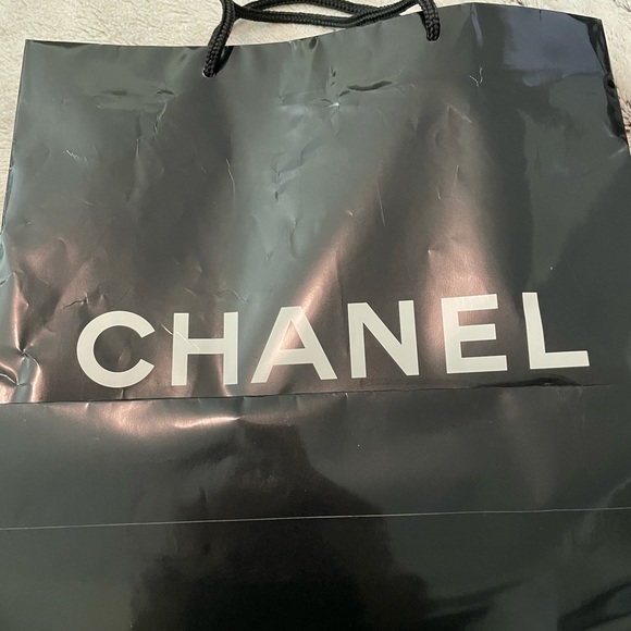 Bundle of authentic Chanel boxes, bags & ribbons - Picture 9 of 10